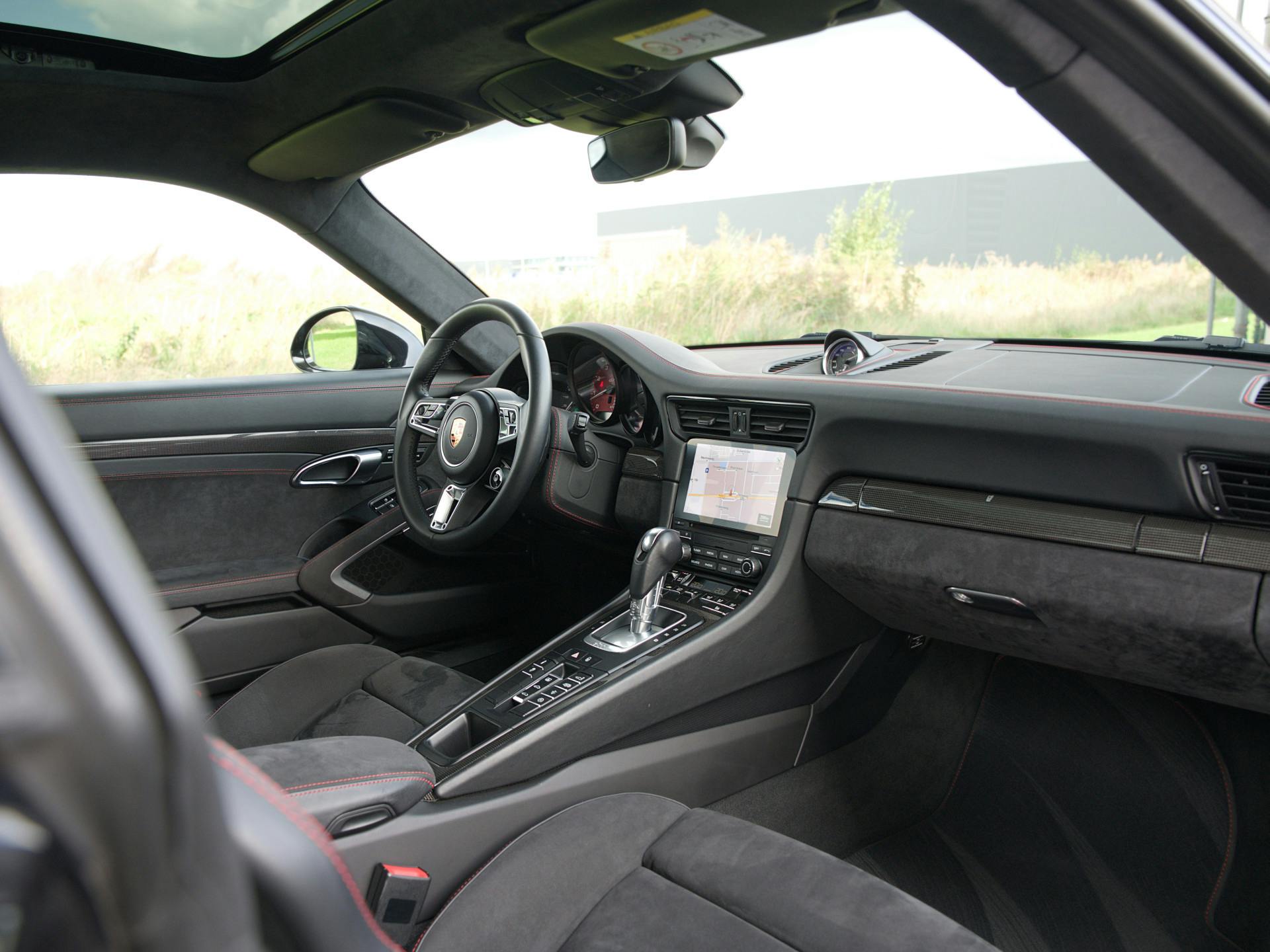 Porsche 911 3.0 Carrera 4 GTS | Burmester